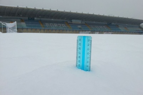 lo stadio di Lumezzane coperto dalla neve